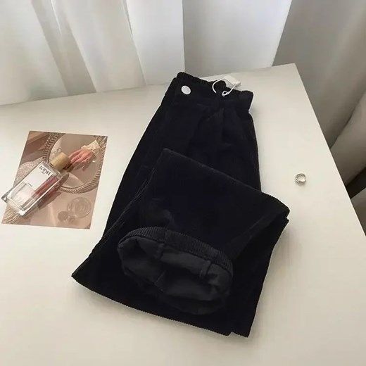 Damskie sztruksowe spodnie typu baggy - Czarny S ze sklepu Intimica.pl w kategorii Spodnie damskie - zdjęcie 186354807