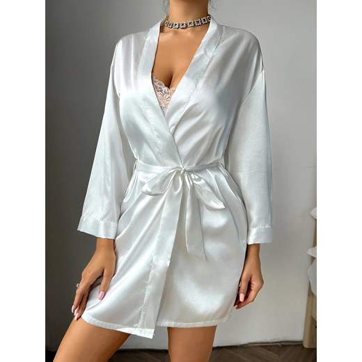Krótki satynowy szlafrok damski z wiązaniem - Biały S ze sklepu Intimica.pl w kategorii Szlafroki damskie - zdjęcie 186362047