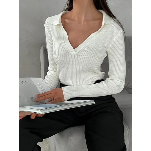 Prążkowany sweter w stylu polo - Biały Uniwersalny ze sklepu Intimica.pl w kategorii Swetry damskie - zdjęcie 186364829