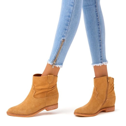 Zamszowe botki damskie na niskim koturnie Camel /F6-2 3961 T296/ ze sklepu Pantofelek24.pl w kategorii Botki - zdjęcie 186383907