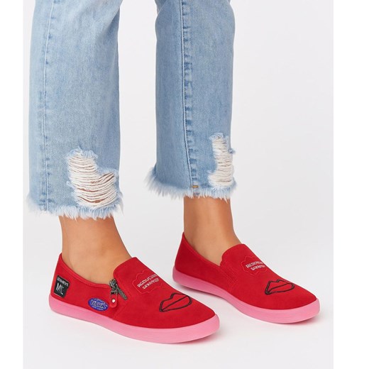 Zamszowe czerwone trampki slip on /D4-3 8425 S098/ ze sklepu Pantofelek24.pl w kategorii Trampki damskie - zdjęcie 186384307