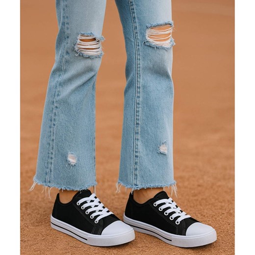 Klasyczne czarne trampki z niską cholewką /E8-1 15579 T089/ ze sklepu Pantofelek24.pl w kategorii Trampki damskie - zdjęcie 186384996