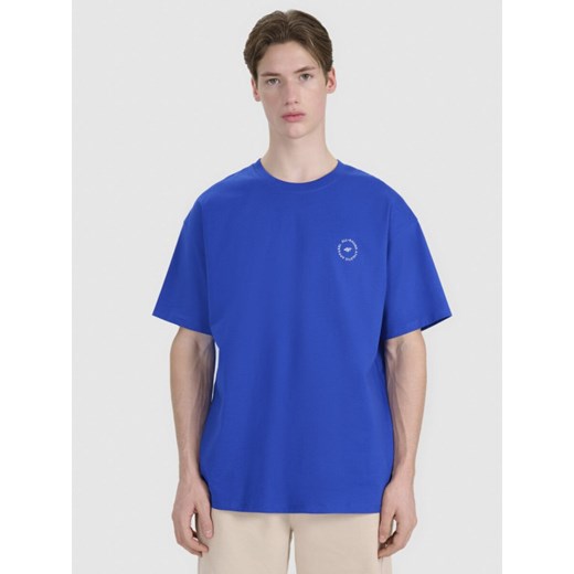 Męski t-shirt oversize z nadrukiem 4F 4FRSS25TTSHM2991 - niebieski M Sportstylestory.com wyprzedaż