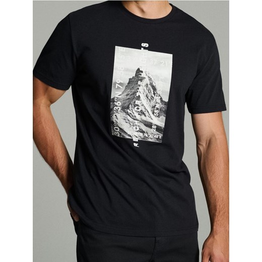 Sinsay - Bawełniana koszulka z nadrukiem - granatowy ze sklepu Sinsay w kategorii T-shirty męskie - zdjęcie 186389178