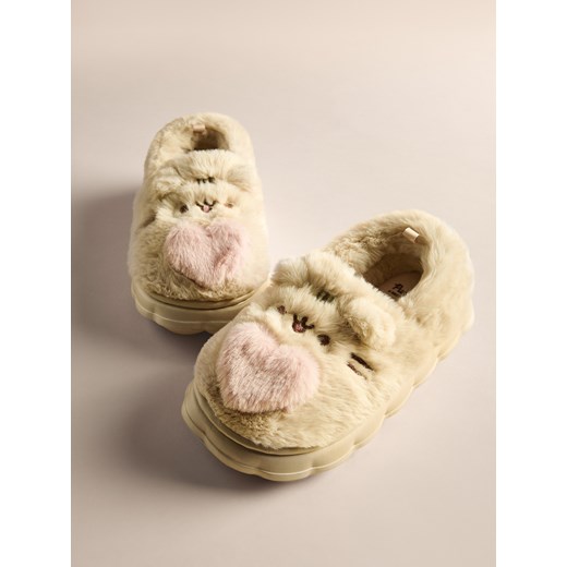 Reserved - Wkładane kapcie Pusheen - beżowy ze sklepu Reserved w kategorii Kapcie dziecięce - zdjęcie 186390278
