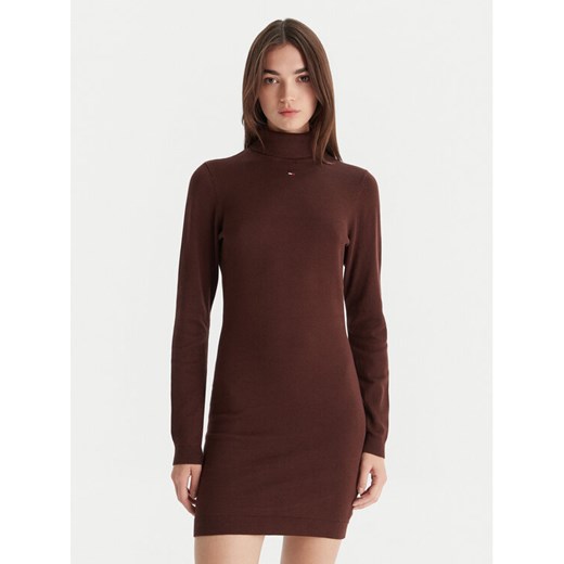 Tommy Jeans Sukienka dzianinowa Ess DW0DW21958 Brązowy Slim Fit ze sklepu MODIVO w kategorii Sukienki - zdjęcie 186399066