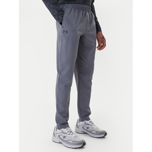 Under Armour Spodnie dresowe Unstoppable 6003861 Szary Loose Fit ze sklepu MODIVO w kategorii Spodnie męskie - zdjęcie 186399157