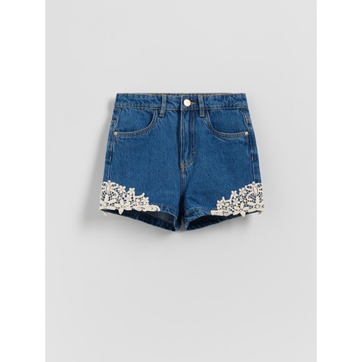 Reserved - Jeansowe szorty z koronkową aplikacją - niebieski ze sklepu Reserved w kategorii Spodenki dziewczęce - zdjęcie 186401495