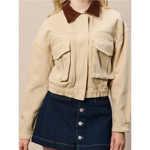 Sinsay - Krótka kurtka z kontrastowym kołnierzem - kremowy ze sklepu Sinsay w kategorii Kurtki damskie - zdjęcie 186403215