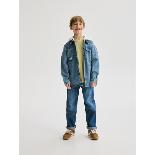 Reserved - Bawełniane jeansy regular - niebieski ze sklepu Reserved w kategorii Spodnie chłopięce - zdjęcie 186405989