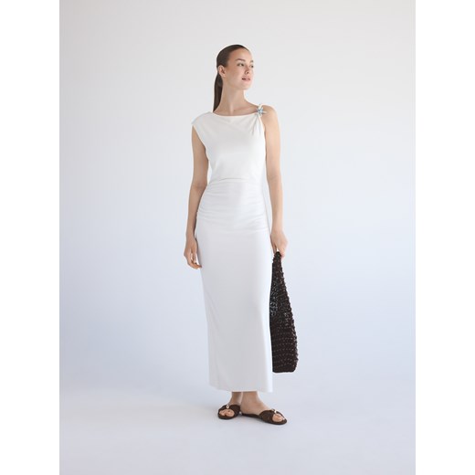 Reserved - Sukienka z ozdobnym detalem - złamana biel ze sklepu Reserved w kategorii Sukienki - zdjęcie 186407438