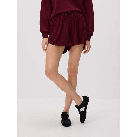 Reserved - Gładkie szorty z modalem - bordowy ze sklepu Reserved w kategorii Szorty - zdjęcie 186407477