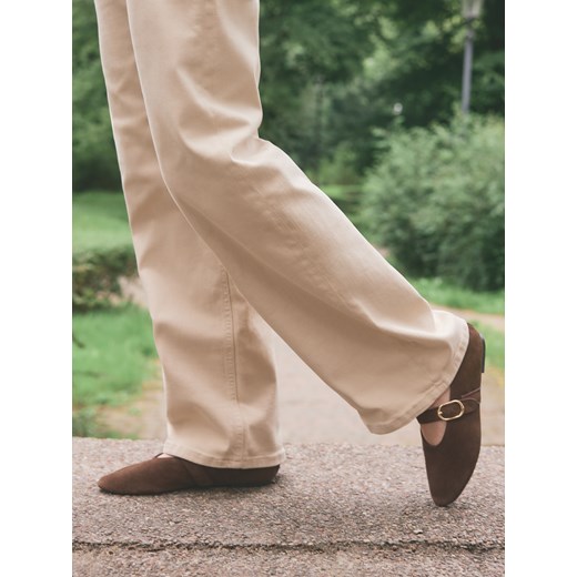 Reserved - Zamszowe baleriny z paskiem - brązowy ze sklepu Reserved w kategorii Balerinki - zdjęcie 186409947