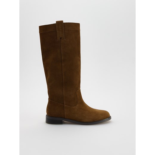 Reserved - Zamszowe kozaki - beżowy ze sklepu Reserved w kategorii Kozaki damskie - zdjęcie 186410047
