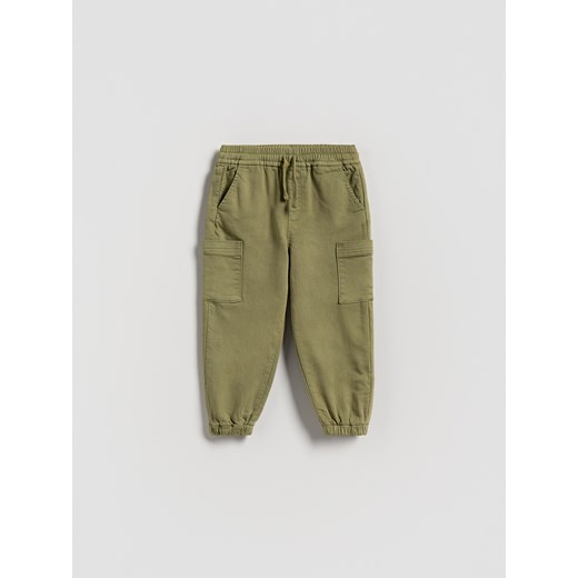 Reserved - Wysokoelastyczne joggery cargo - zielony ze sklepu Reserved w kategorii Spodnie chłopięce - zdjęcie 186410469