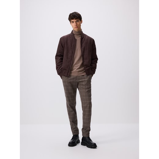 Reserved - Kurtka bomberka z imitacji zamszu - ciemnobrązowy ze sklepu Reserved w kategorii Kurtki męskie - zdjęcie 186411555