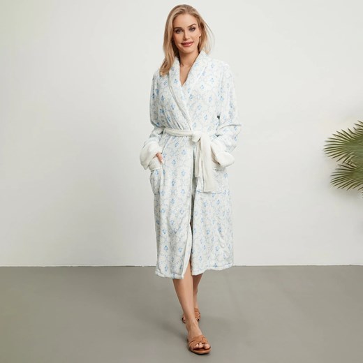 Długi szlafrok damski z kwiatowym motywem - Biały S ze sklepu Intimica.pl w kategorii Szlafroki damskie - zdjęcie 186416618