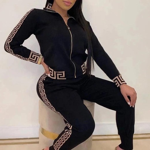 Dopasowany komplet dresowy - Czarny S ze sklepu Intimica.pl w kategorii Komplety i garnitury damskie - zdjęcie 186416799