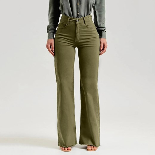 Oliwkowe spodnie jeansowe damskie - Zielony S ze sklepu Intimica.pl w kategorii Jeansy damskie - zdjęcie 186421379