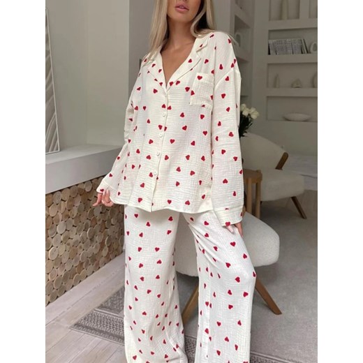 Urocza damska piżama w czerwone serca - Kremowy S ze sklepu Intimica.pl w kategorii Piżamy damskie - zdjęcie 186425256