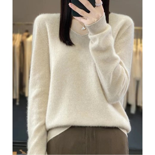 Wełniany klasyczny sweterek - Beżowy M ze sklepu Intimica.pl w kategorii Swetry damskie - zdjęcie 186425309