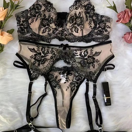 Zmysłowy komplet bielizny - Czarny S ze sklepu Intimica.pl w kategorii Komplety bielizny damskiej - zdjęcie 186425826