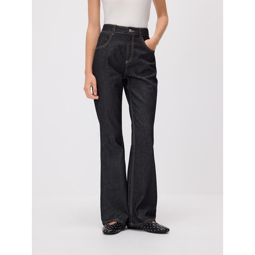 Reserved - Jeansy flare - szary ze sklepu Reserved w kategorii Jeansy damskie - zdjęcie 186431165