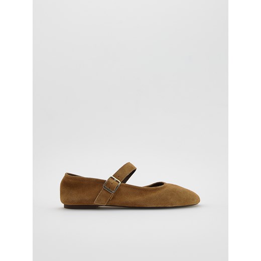 Reserved - Zamszowe baleriny z paskami - beżowy ze sklepu Reserved w kategorii Balerinki - zdjęcie 186452929