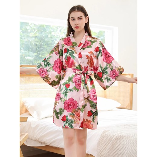 Krótki damski szlafrok w kwiaty - Różowy Uniwersalny ze sklepu Intimica.pl w kategorii Szlafroki damskie - zdjęcie 186455746