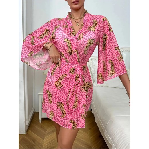 Różowy szlafrok damski z panterką - Różowy S ze sklepu Intimica.pl w kategorii Szlafroki damskie - zdjęcie 186456257