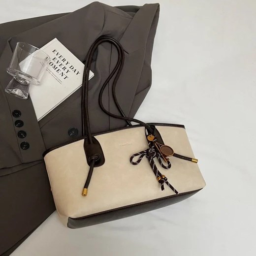 Skórzana torba z zawieszką - Beżowy ze sklepu Intimica.pl w kategorii Torby Shopper bag - zdjęcie 186456438