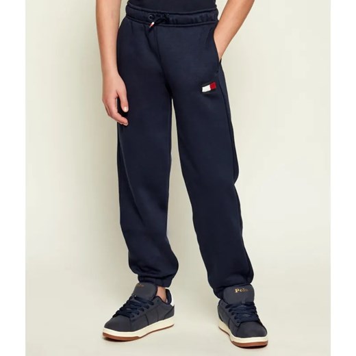 Tommy Hilfiger Spodnie dresowe | Regular Fit ze sklepu Gomez Fashion Store w kategorii Spodnie chłopięce - zdjęcie 186460088