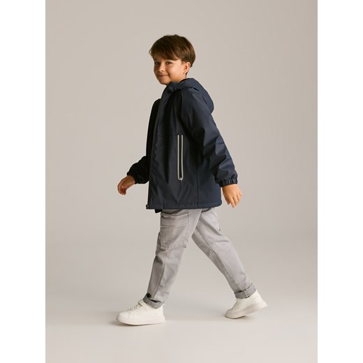Reserved - Wodoodporna kurtka z kapturem - granatowy ze sklepu Reserved w kategorii Kurtki chłopięce - zdjęcie 186462829