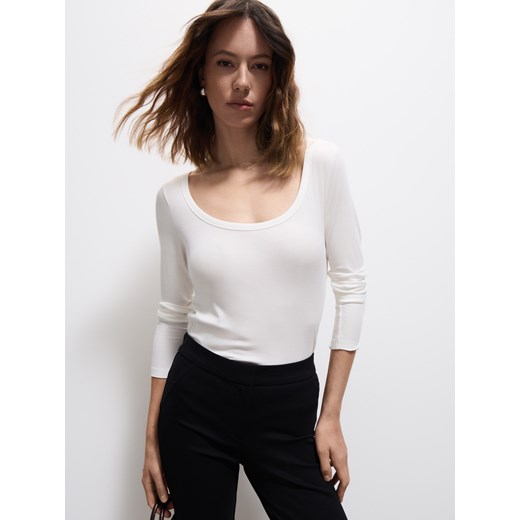 Mohito - Longsleeve z wiskozą - kremowy ze sklepu Mohito w kategorii Bluzki damskie - zdjęcie 186469869