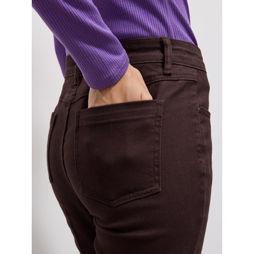 Mohito - Jeansy bootcut - ciemnobrązowy Mohito 36 Mohito