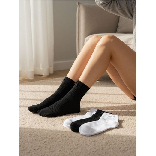 Sinsay - Prążkowane skarpetki 4 pack - biały ze sklepu Sinsay w kategorii Skarpetki damskie - zdjęcie 186472009