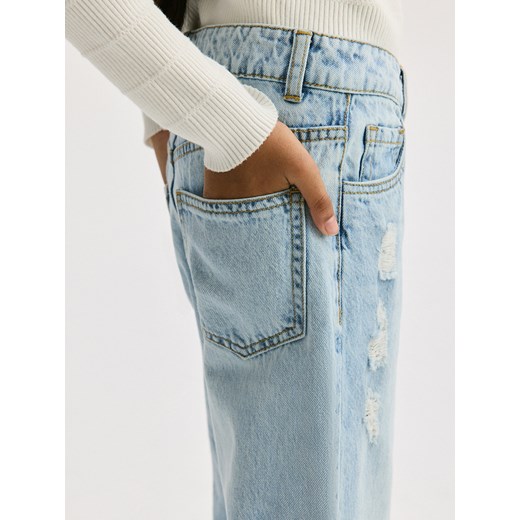 Reserved - Jeansy straight fit z przetarciami - niebieski ze sklepu Reserved w kategorii Spodnie dziewczęce - zdjęcie 186473905