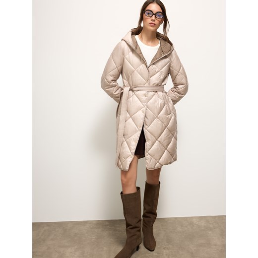 Mohito - Pikowany beżowy płaszcz - beżowy Mohito 40 Mohito