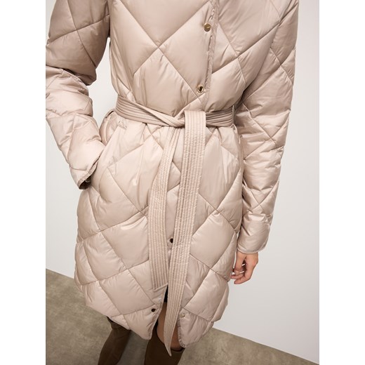 Mohito - Pikowany beżowy płaszcz - beżowy Mohito 44 Mohito