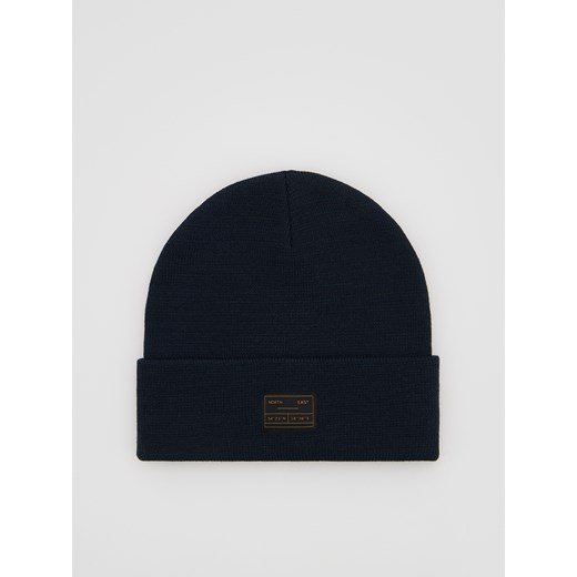 Reserved - Czapka beanie z naszywką - granatowy ze sklepu Reserved w kategorii Czapki zimowe męskie - zdjęcie 186489085