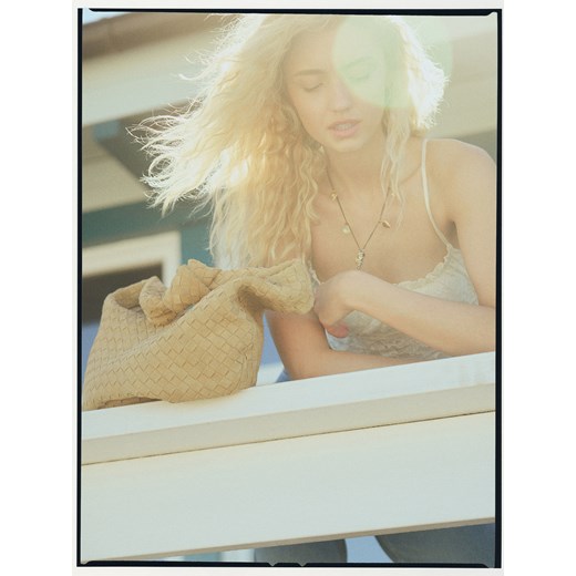 Reserved - Pleciona torebka z zamszu - musztardowy ze sklepu Reserved w kategorii Torby letnie - zdjęcie 186489418