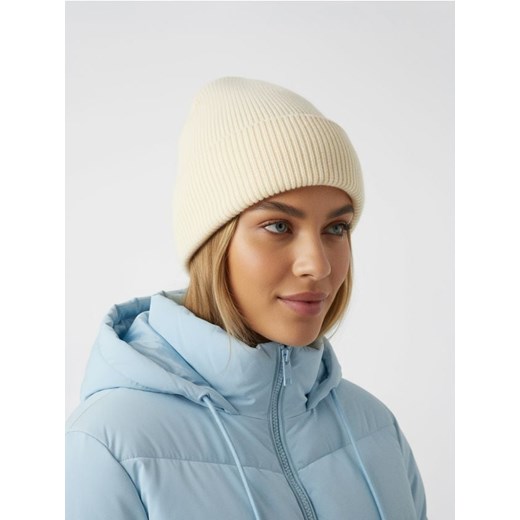 Sinsay - Prążkowana czapka beanie - kremowy ze sklepu Sinsay w kategorii Czapki zimowe damskie - zdjęcie 186495589
