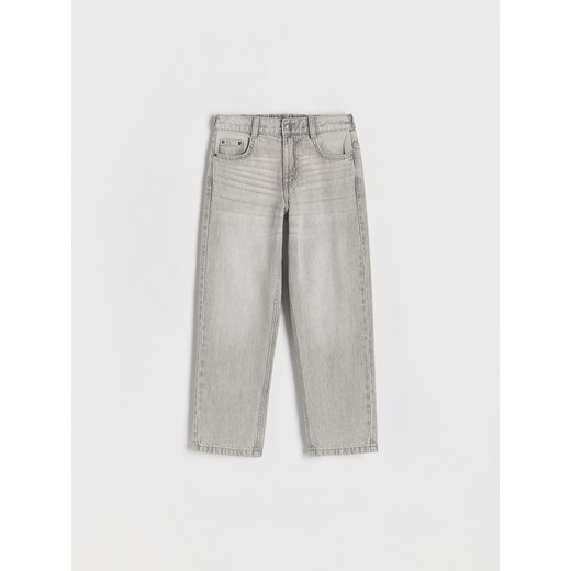 Reserved - Classic denim straight - jasnoszary - id: 481CJ-09J - marki Reserved - 186496738 Reserved - Classic denim straight - jasnoszary ze sklepu Reserved w kategorii Spodnie chłopięce - zdjęcie 186496738