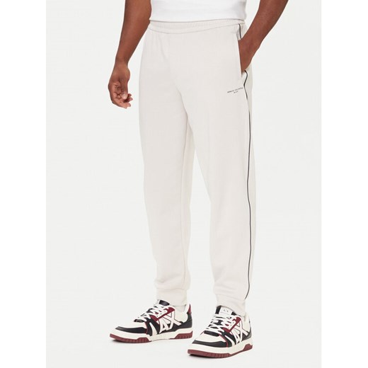 Armani Exchange Spodnie dresowe XM001358 AF16278 U1013 Écru Regular Fit ze sklepu MODIVO w kategorii Spodnie męskie - zdjęcie 186498749