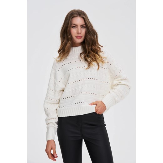 Sweter z golfem biały ze sklepu Moodo.pl w kategorii Swetry damskie - zdjęcie 186502739