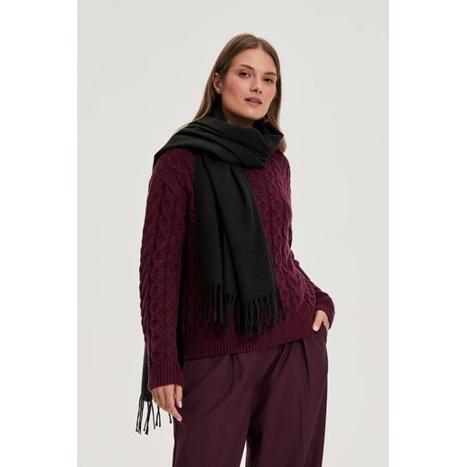 Szal z frędzlami czarny ze sklepu Moodo.pl w kategorii Szaliki i chusty damskie - zdjęcie 186502765