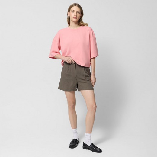 Damskie spodenki materiałowe Outhorn OTHWSS24TSHOF397 - brązowe ze sklepu Sportstylestory.com w kategorii Szorty - zdjęcie 186502925