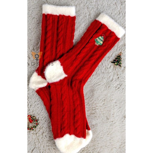 Ciepłe skarpety damskie w świąteczny wzór YN5034 Choinka, Kolor czerwony, Rozmiar uniwersalny, Magnetis ze sklepu Intymna w kategorii Skarpetki damskie - zdjęcie 186506826