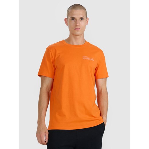 Męski t-shirt z nadrukiem 4F 4FWAW25TTSHM2372 - pomarańczowy ze sklepu Sportstylestory.com w kategorii T-shirty męskie - zdjęcie 186512396