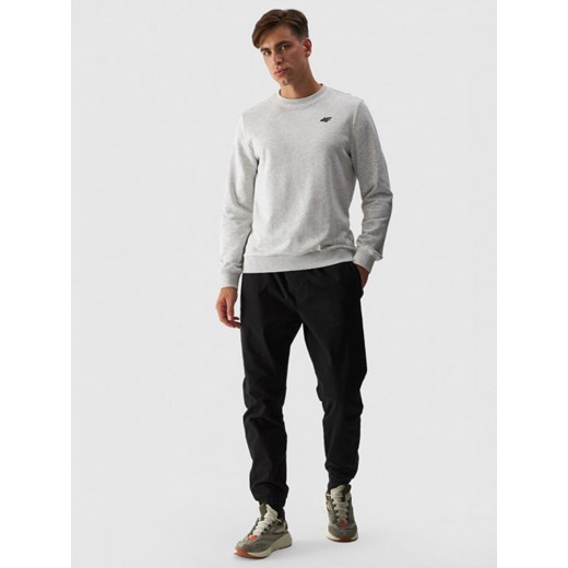Męskie spodnie casual joggery 4F 4FWMM00TTROM0944 - czarny ze sklepu Sportstylestory.com w kategorii Spodnie męskie - zdjęcie 186540316